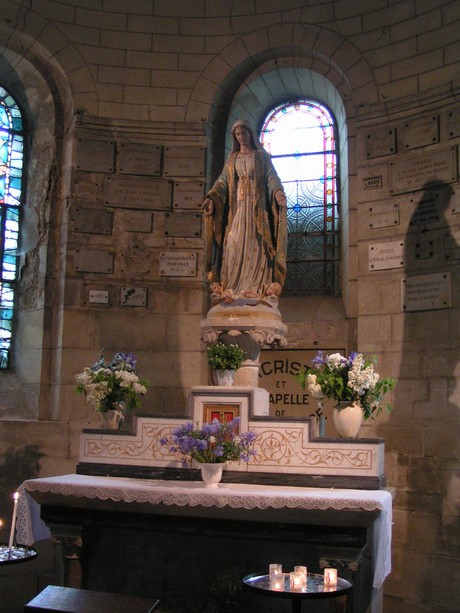 azay-le-rideau-kirche