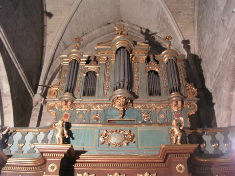 manosque-kirche