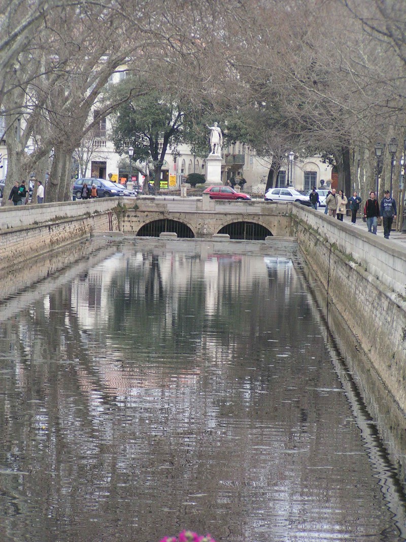 nimes-jardin-de-la-fontaine