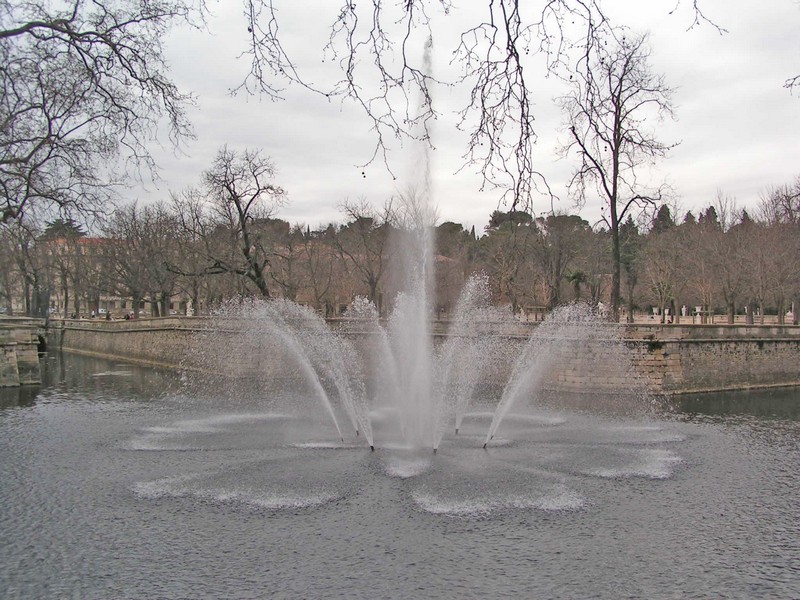 nimes-jardin-de-la-fontaine