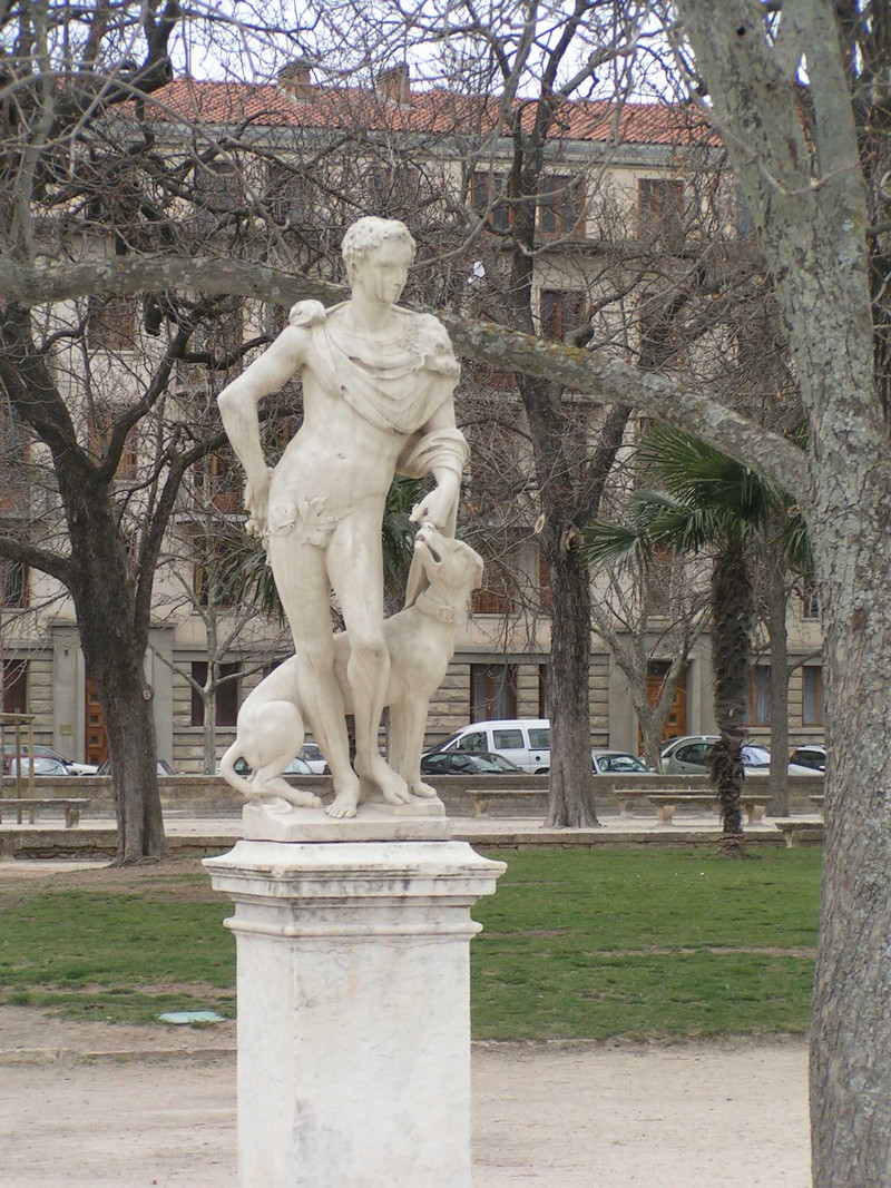 nimes-jardin-de-la-fontaine