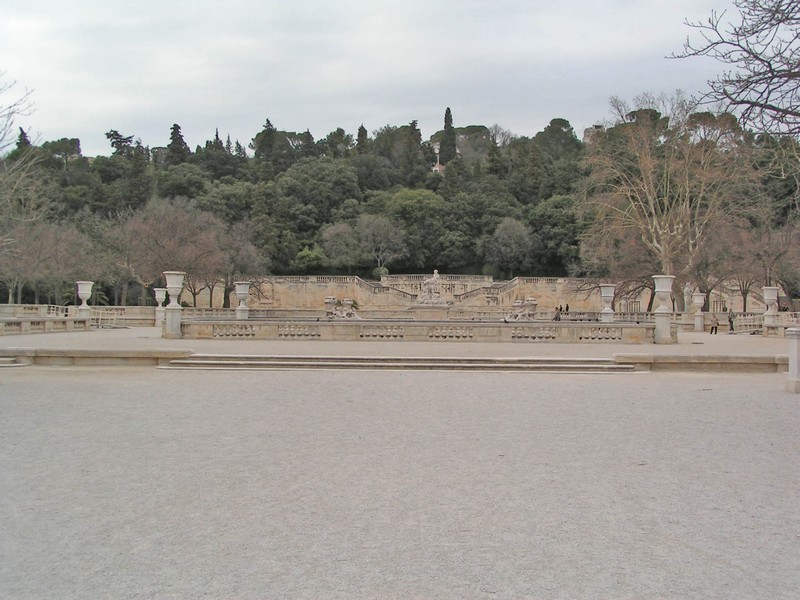 nimes-jardin-de-la-fontaine