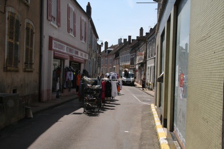 saint-sauveur-en-puisaye-markt