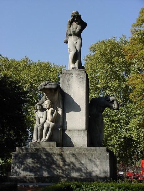 vienne-jardin-du-8-mai-1945