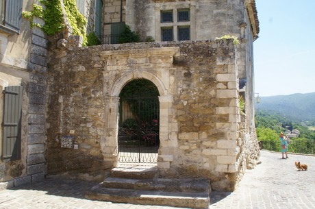 menerbes