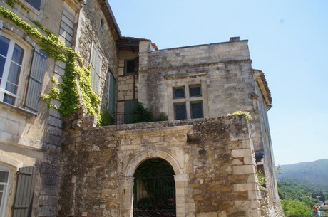menerbes