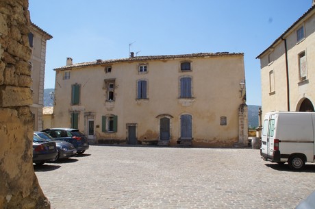 menerbes