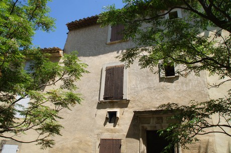 menerbes