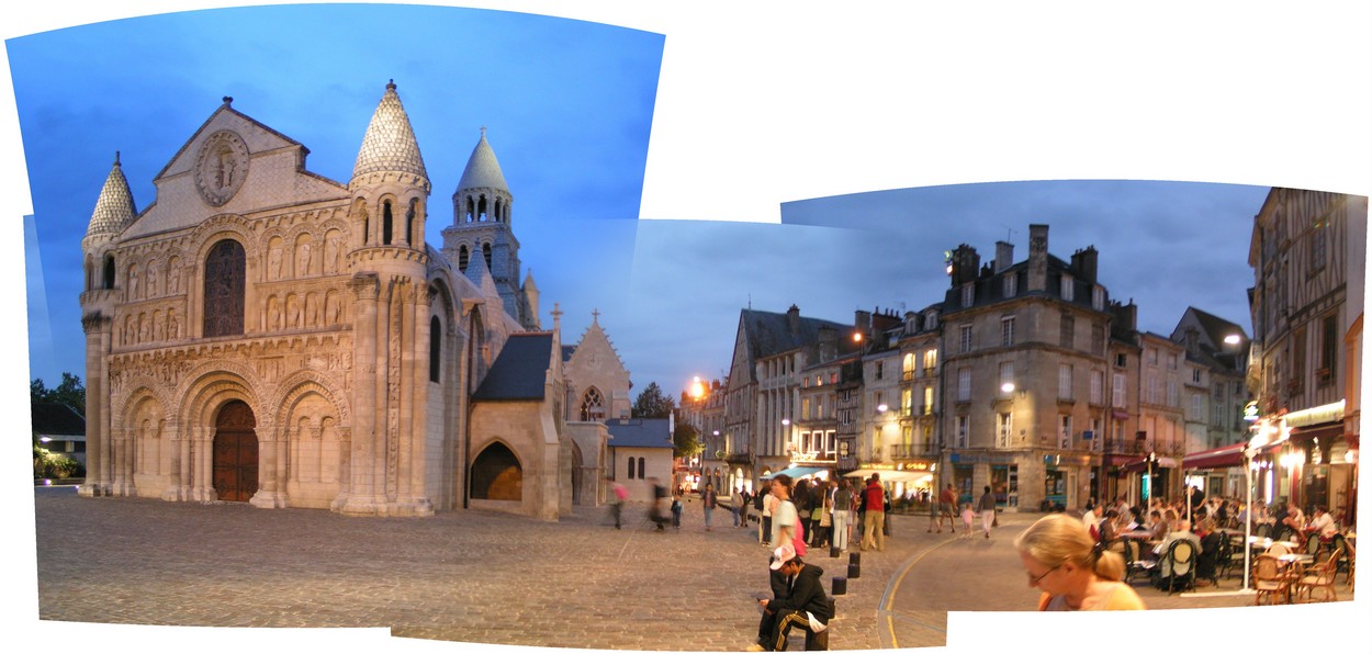 Poitiers bei Nacht