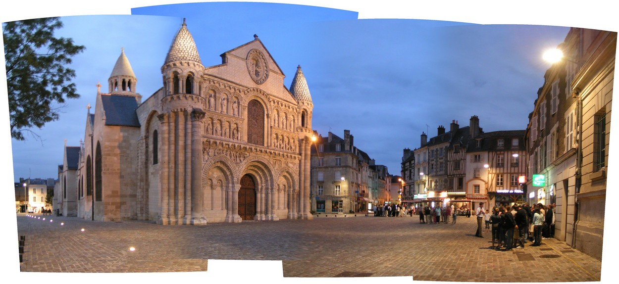 Poitiers bei Nacht