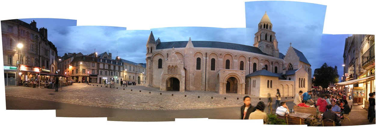 Poitiers bei Nacht