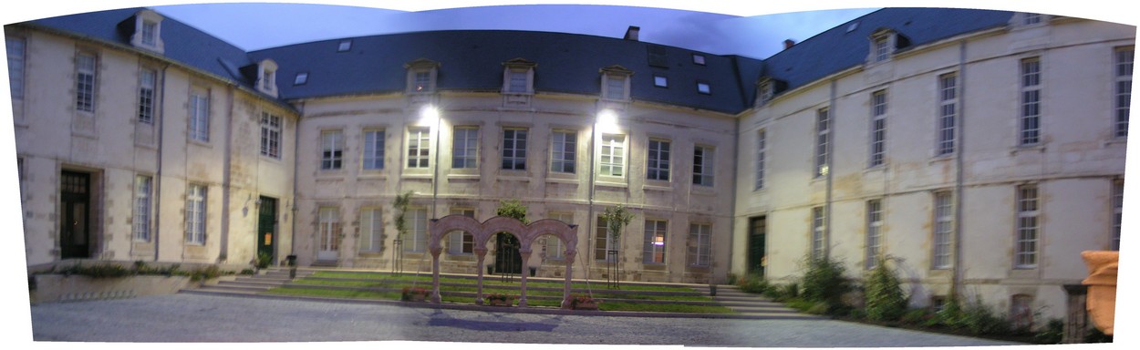 Poitiers bei Nacht